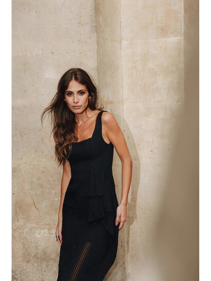 vestido-midi-preto-com-decote-quadrado-1