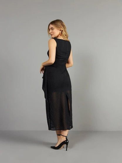 vestido-midi-preto-com-decote-quadrado-4